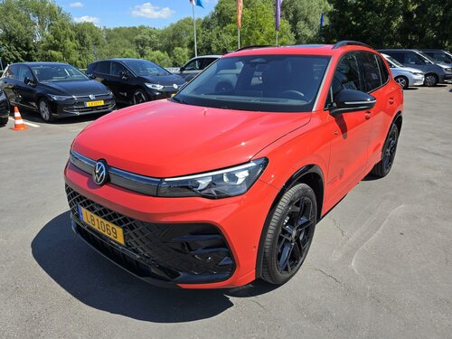 Volkswagen Tiguan R-Line Red 0