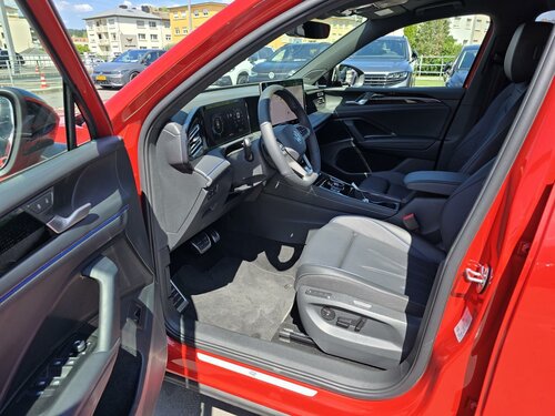 Volkswagen Tiguan R-Line Red 10