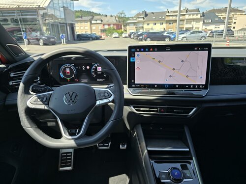 Volkswagen Tiguan R-Line Red 7