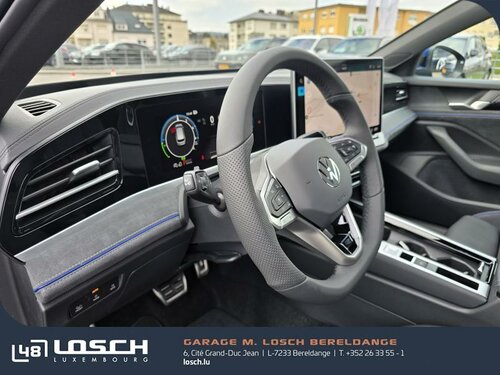Volkswagen Passat Variant R-Line Blue 4