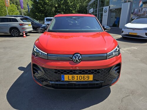 Volkswagen Tiguan R-Line Red 12