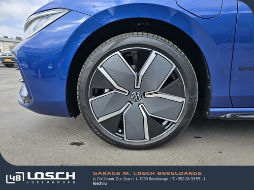 Volkswagen Passat Variant R-Line Blue 11